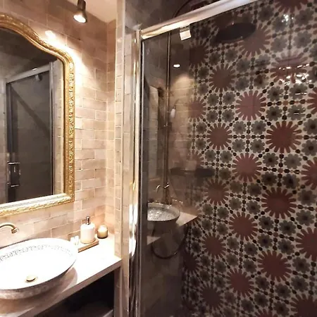 Midnight In Montmartre *