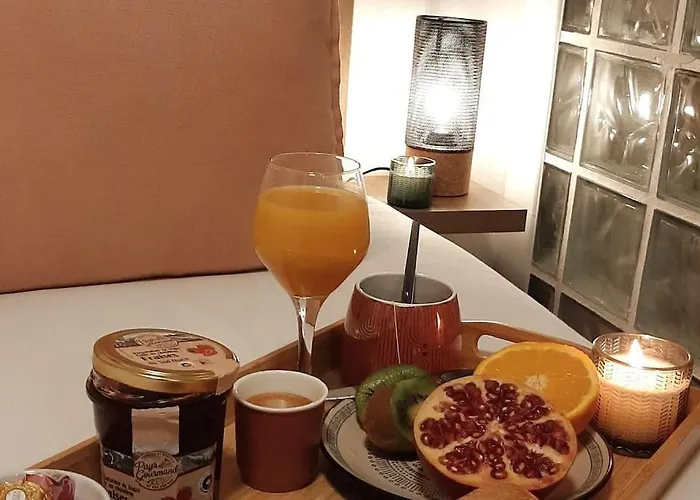 Midnight In Montmartre 파리