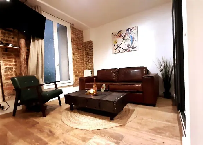 Midnight In Montmartre 아파트 *