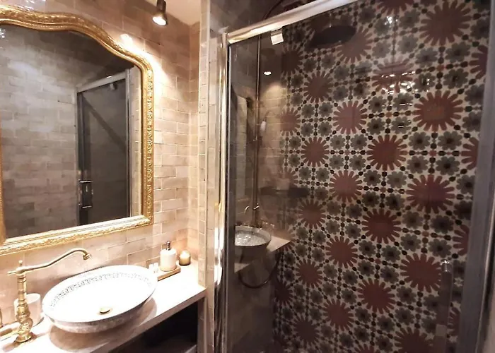 Midnight In Montmartre *