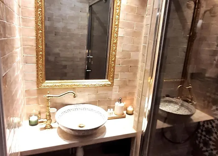 Midnight In Montmartre 아파트 *